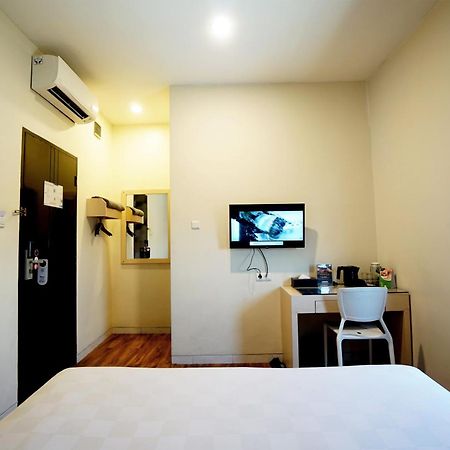 Hotel 88 Mangga Besar Raya 120 Jakarta By Wh Εξωτερικό φωτογραφία