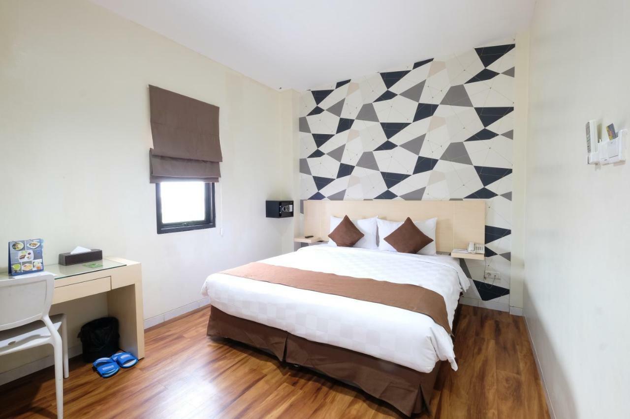 Hotel 88 Mangga Besar Raya 120 Jakarta By Wh Εξωτερικό φωτογραφία