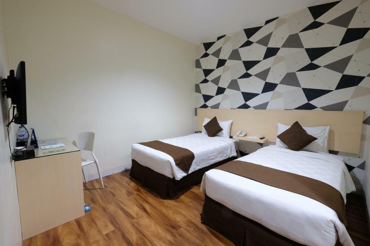 Hotel 88 Mangga Besar Raya 120 Jakarta By Wh Εξωτερικό φωτογραφία